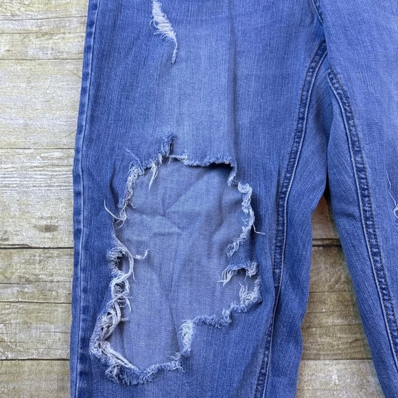 Wild Fable High Rise Mom Jeans Distressed Women's Size 12 Light‎ Wash - Picture 10 of 15